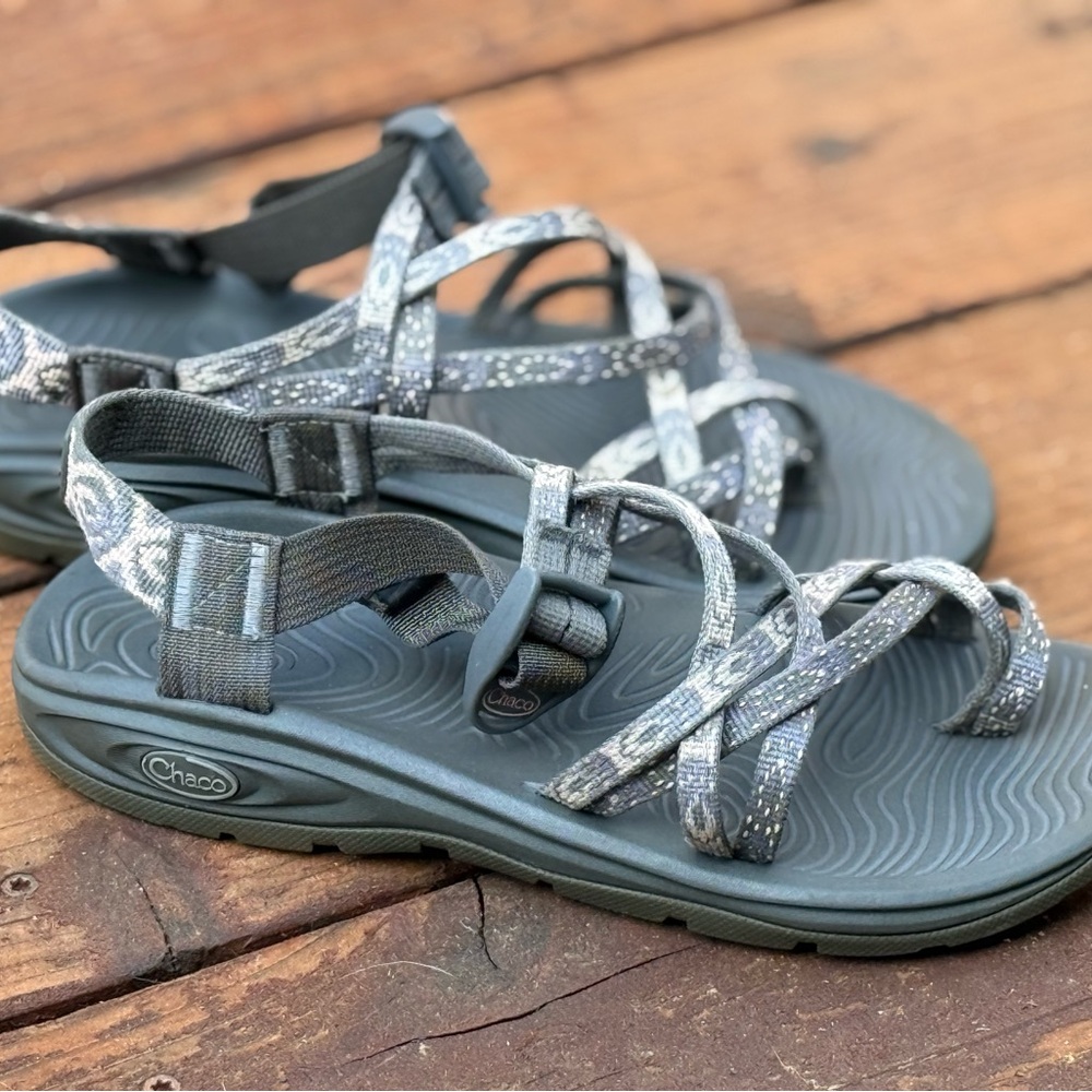 Women’s Chaco ZX/2 Sandals - light grey and peach webbing EUC